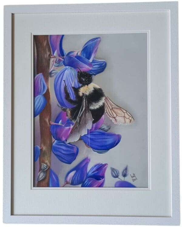 Buzz & Bloom – Realistic Soft Pastel Wildlife Artwork of Bee and Flowers on Pastelmat