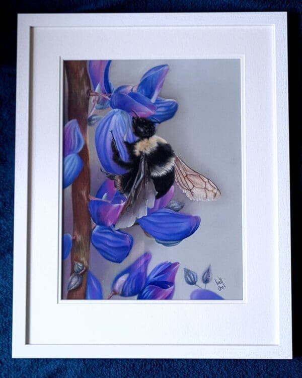 Buzz & Bloom – Realistic Soft Pastel Wildlife Artwork of Bee and Flowers on Pastelmat
